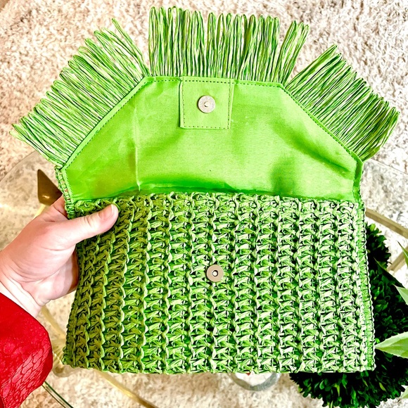 Green Fringe Straw Clutch - Picture 6 of 8